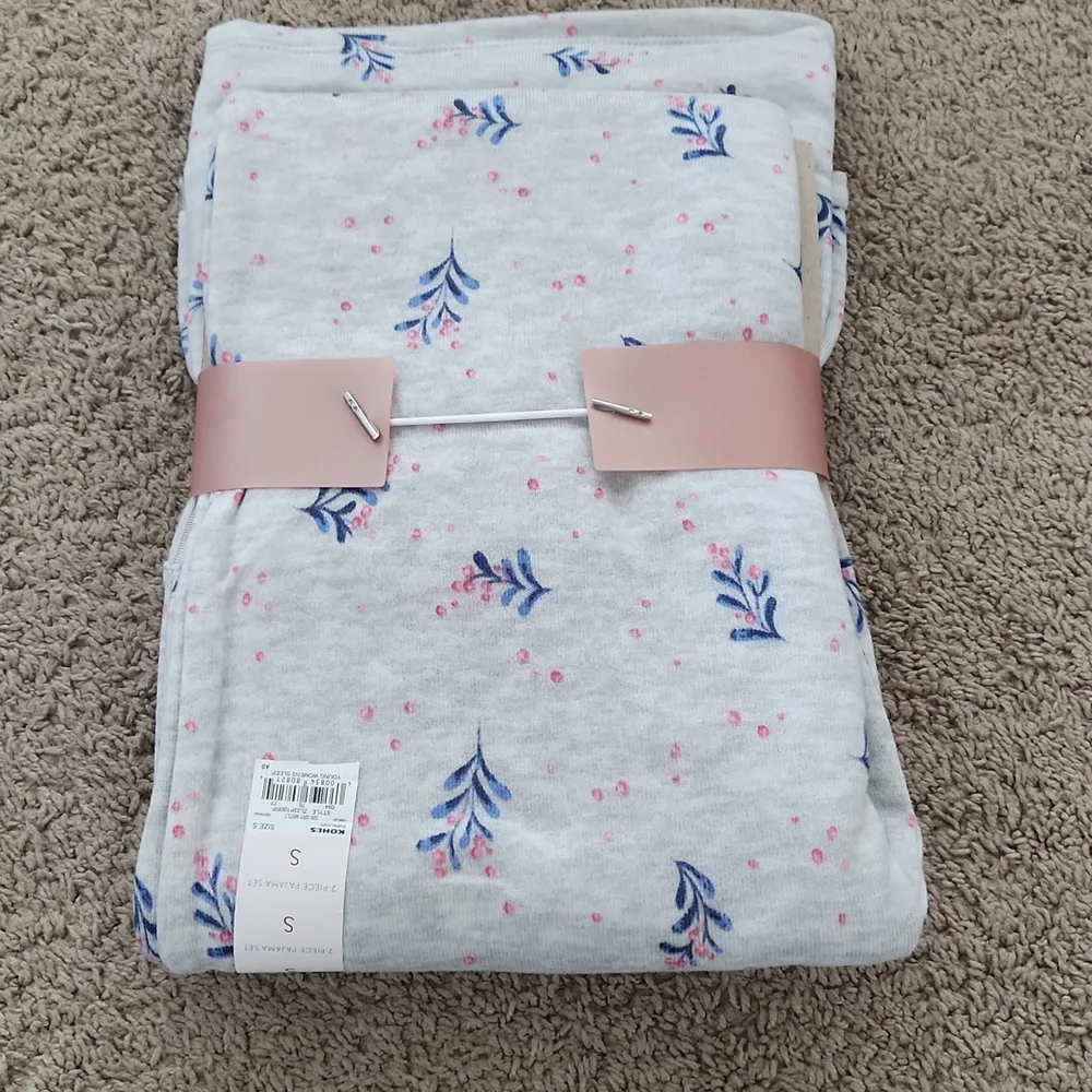 Pajama Set - Picture 2 of 5